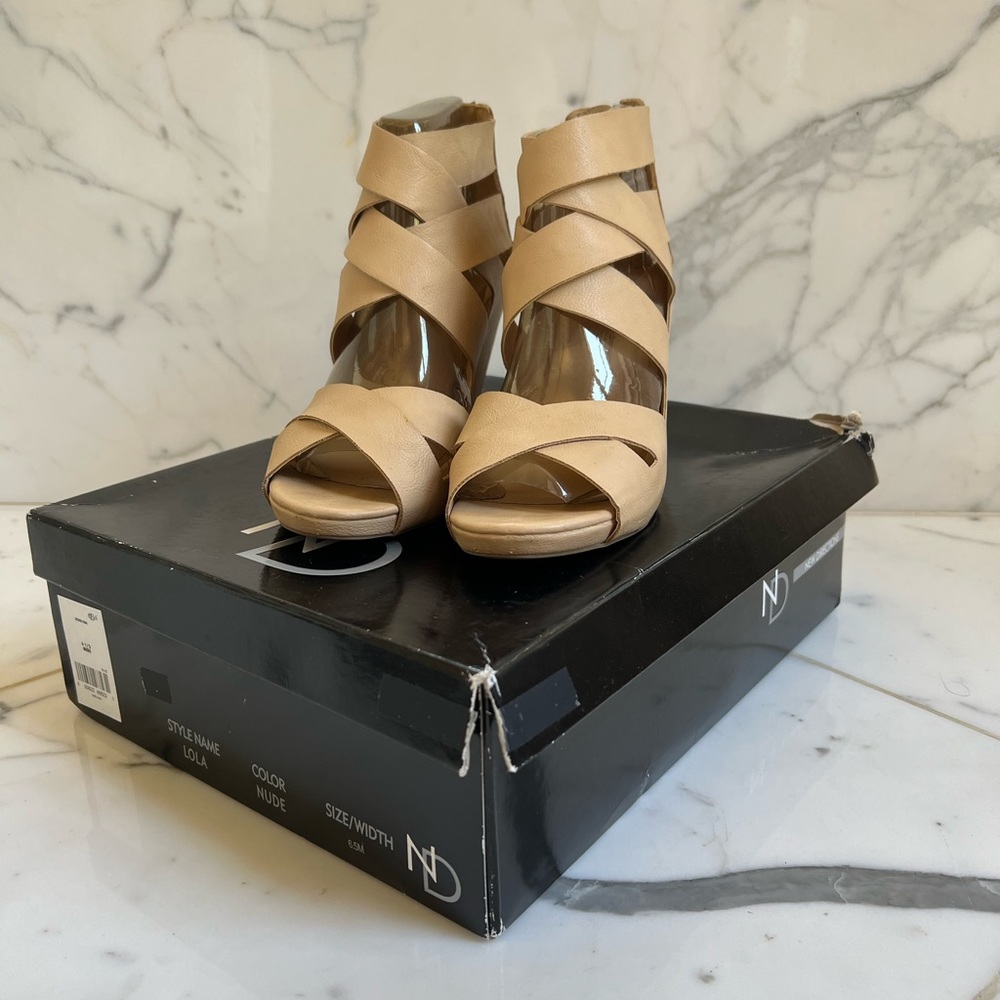 New Direction Sandal Wedge - Picture 2 of 4